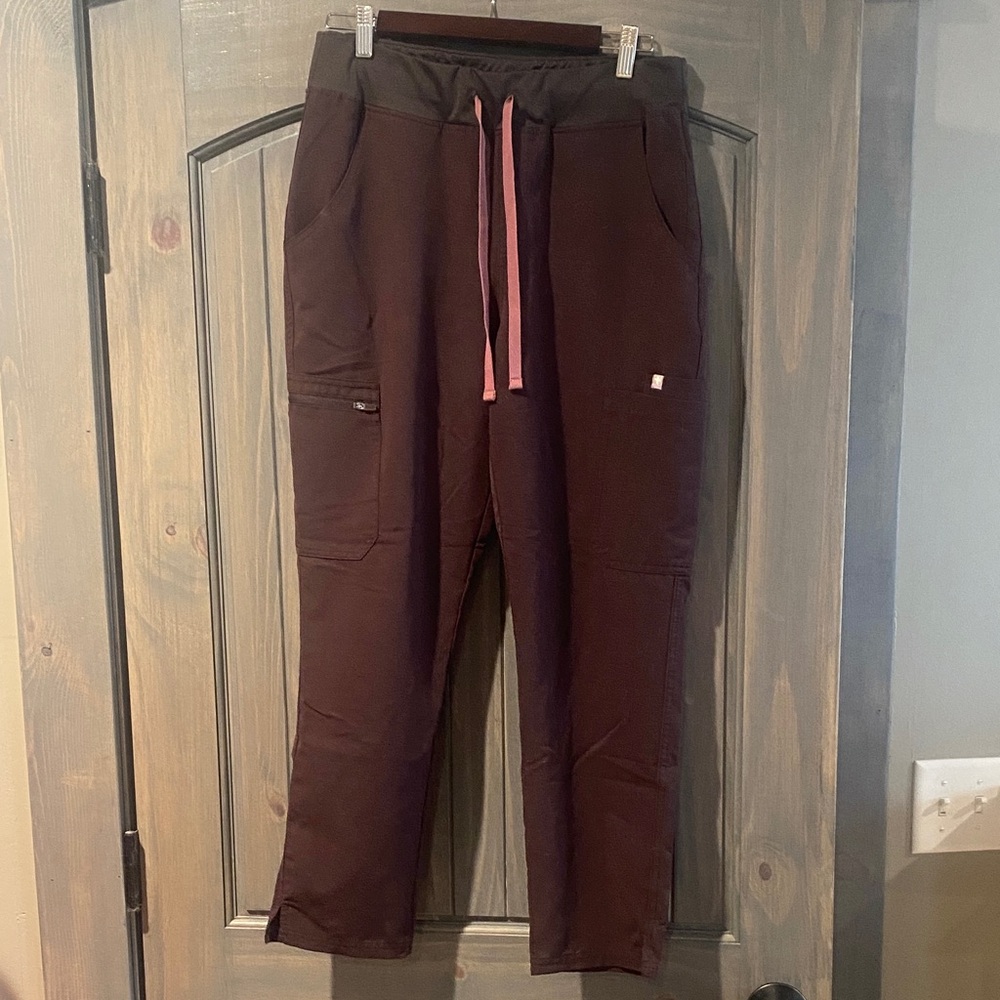 Figs Women's Maroon Cropped Scrub Pants with Pink Drawstring